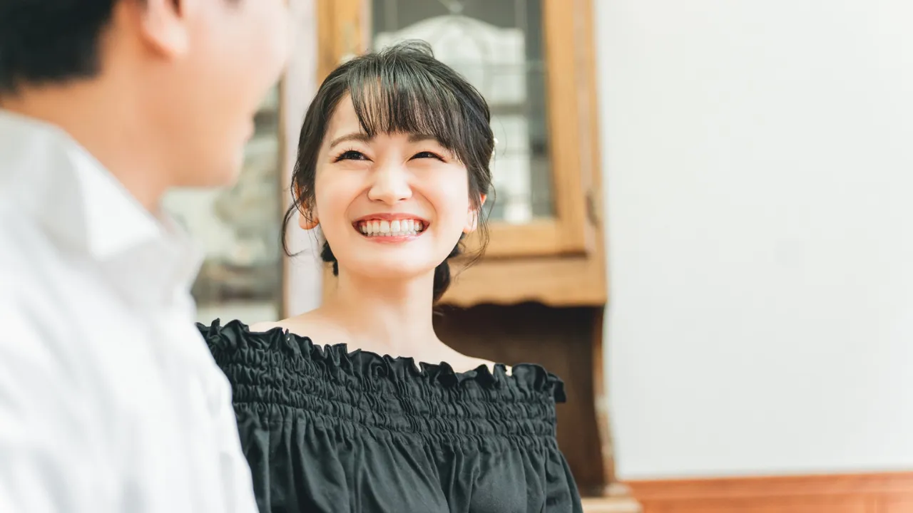 愛情表現を欠かさないカップルのイメージ