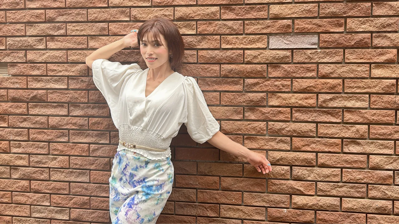婚活カウンセラーが印象アップをサポートする様子