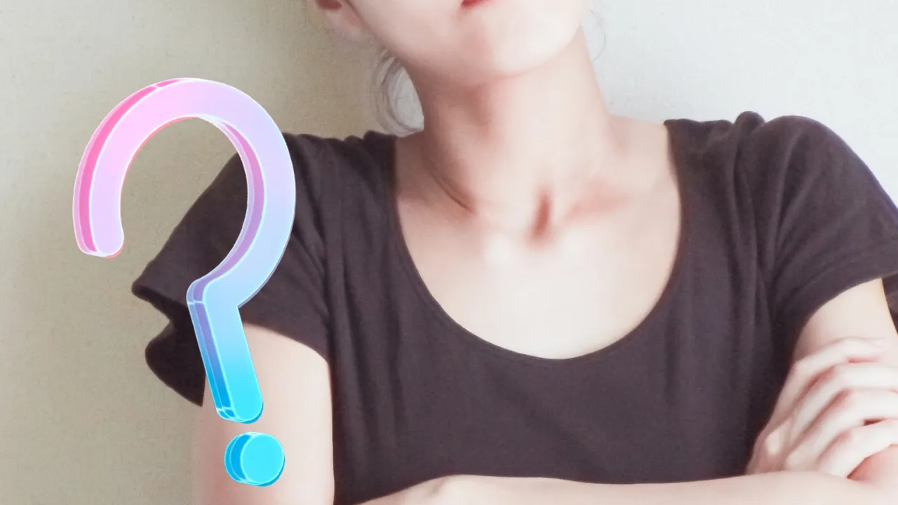 サブスク解約を検討して家計を整える女性