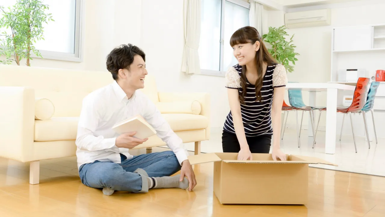 将来設計を考えるカップルのイメージ
