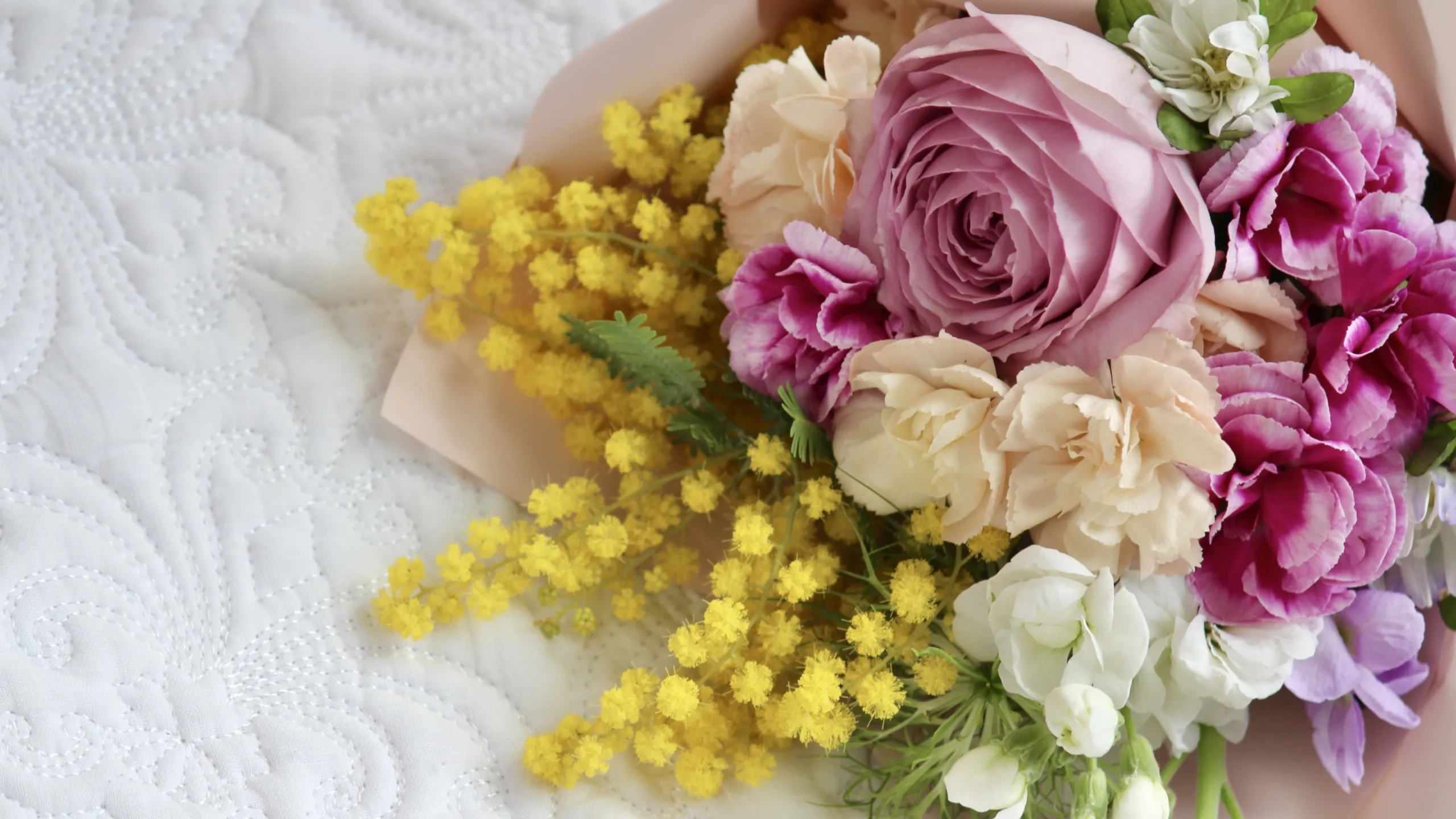 プレ交際中の彼女に贈る誕生日の花束イメージ