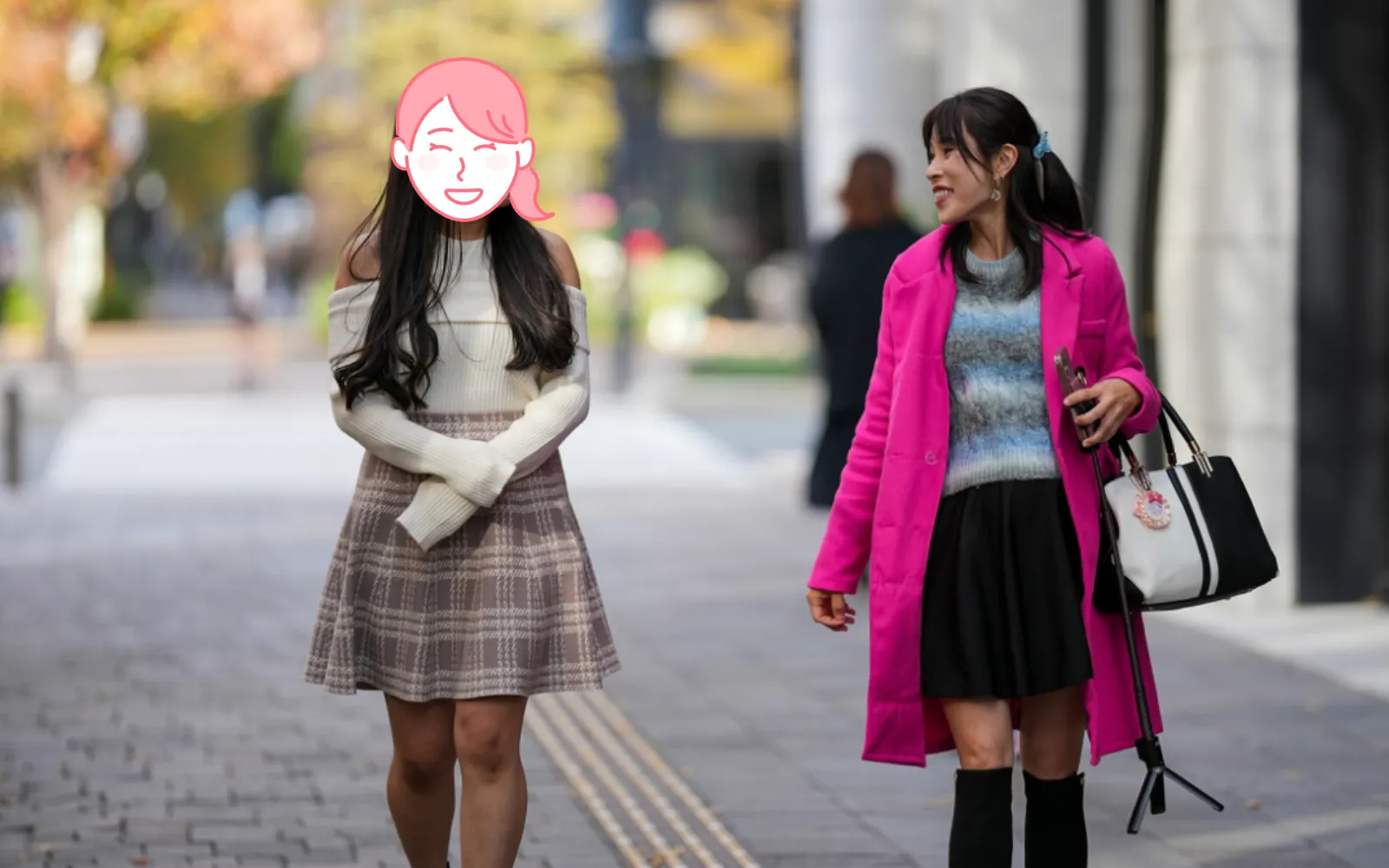 婚活中の女性が街を歩きながら会話するイメージ(Sweet Color成婚エピソード/顔をイラストで保護)